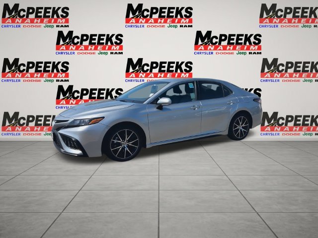 Used 2024 Toyota Camry SE w/ Convenience Package FWD image 4