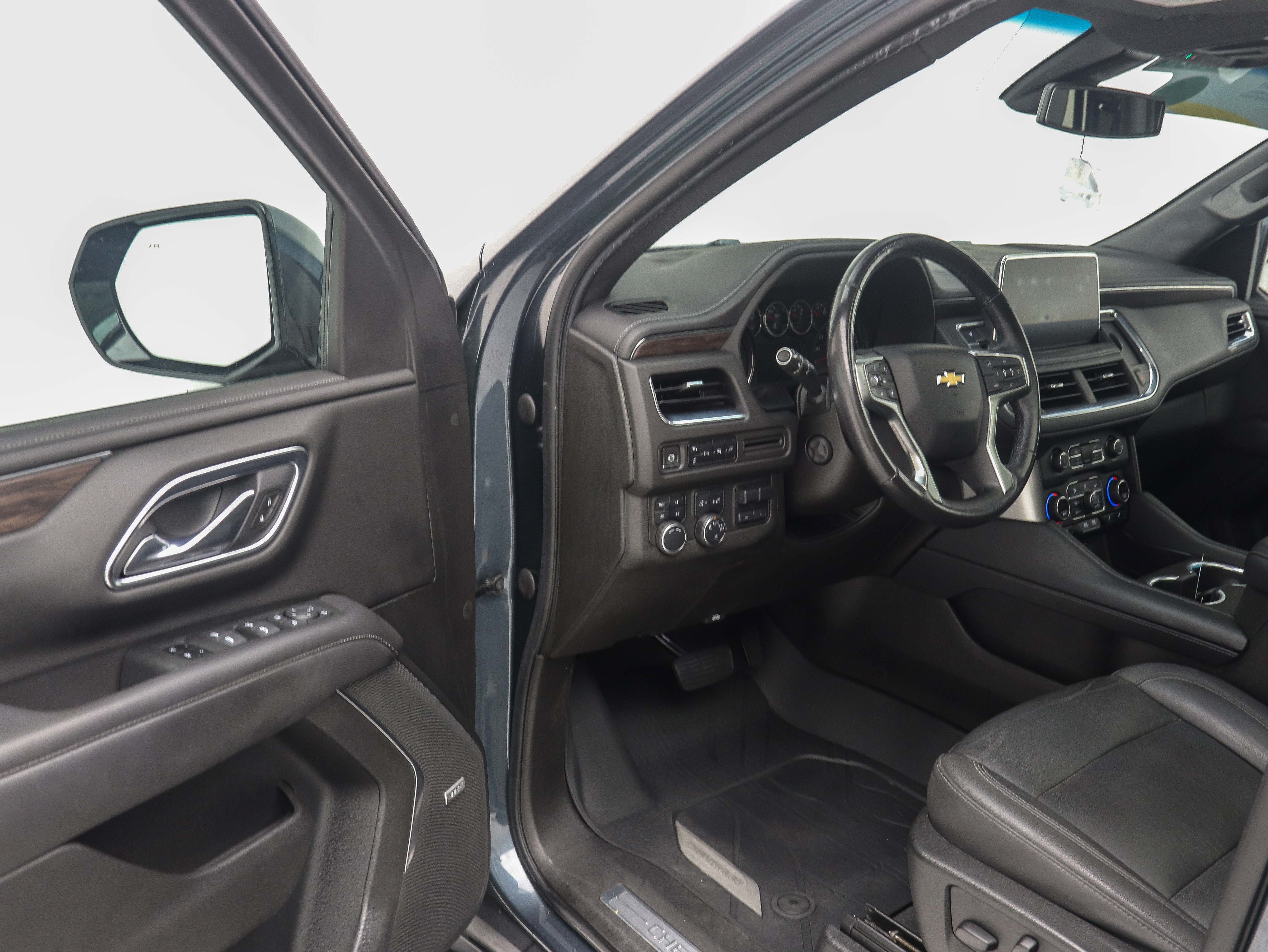 Used 2021 Chevrolet Suburban LT w/ LT Signature Package AWD/4WD image 22