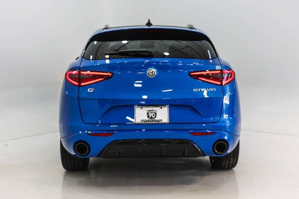 Used 2023 Alfa Romeo Stelvio Veloce AWD/4WD image 4