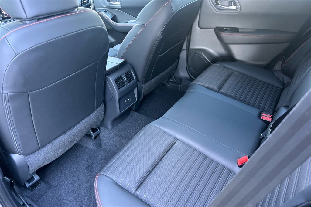 Used 2025 Nissan Rogue SV image 14