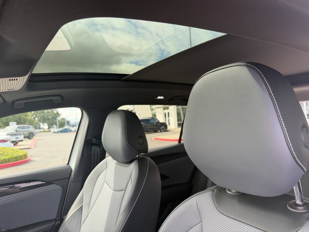 Certified 2026 Volkswagen Tiguan SE R-Line FWD image 22