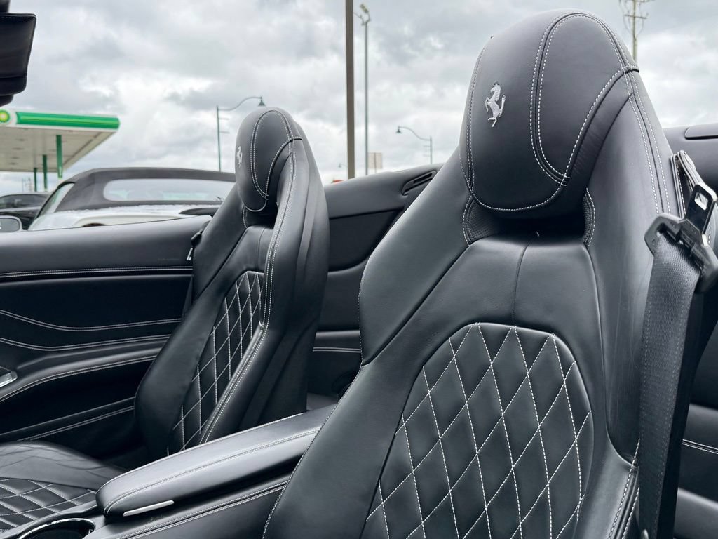 Used 2015 Ferrari California T RWD image 43