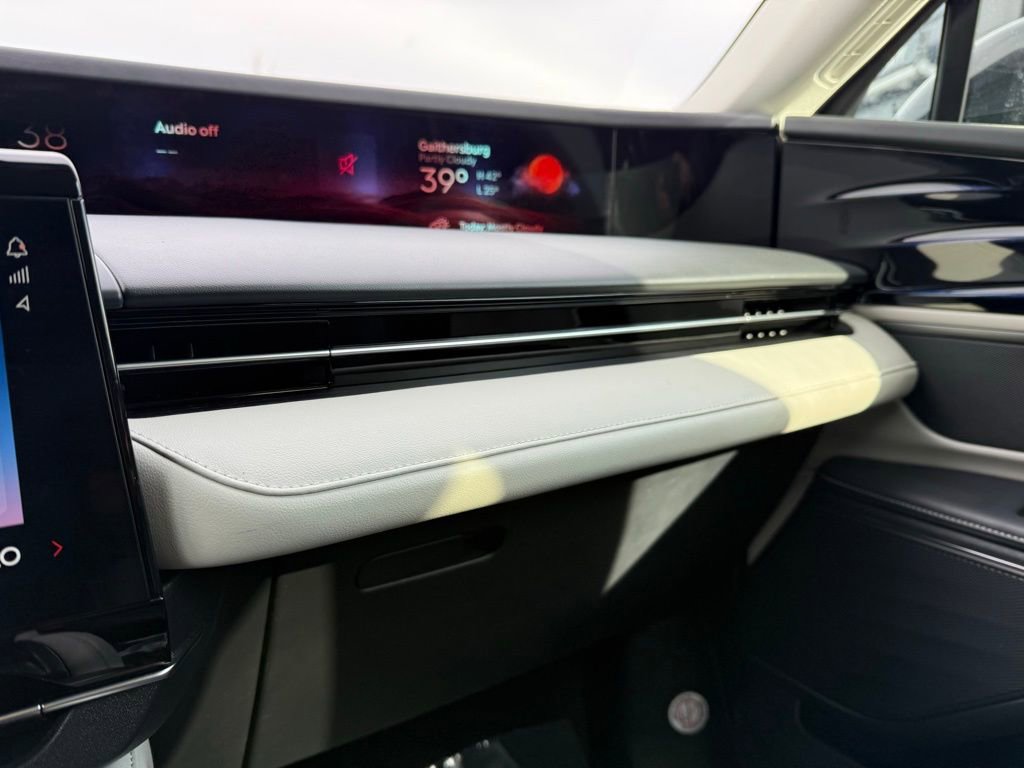 Used 2024 Lincoln Nautilus Reserve image 37