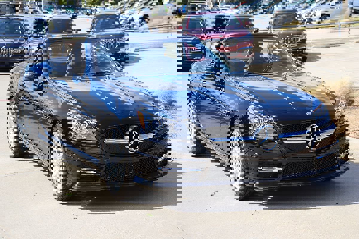 Used 2014 Mercedes-Benz SLK 350 image 2