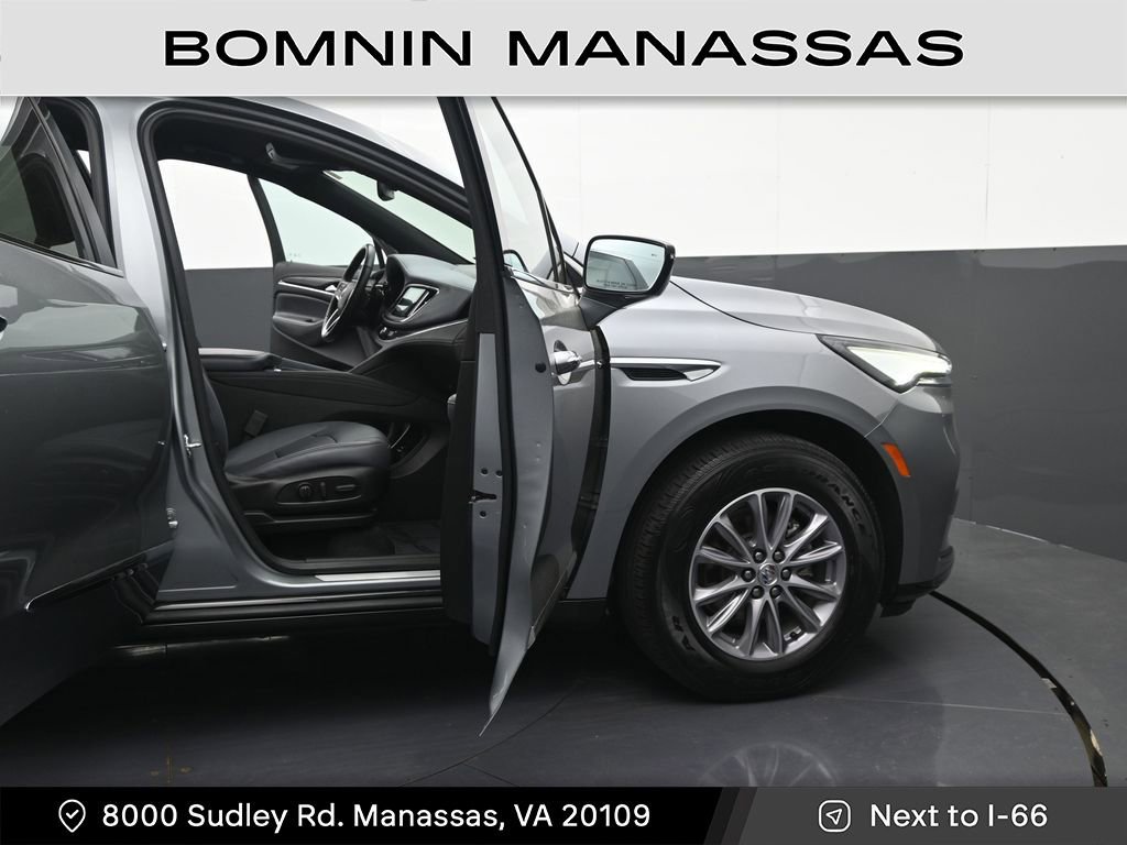 Used 2023 Buick Enclave Essence image 9