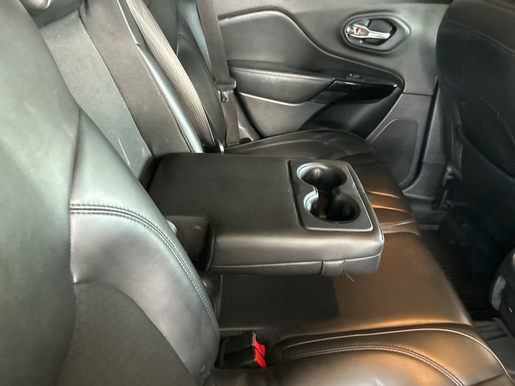 Used 2019 Jeep Cherokee Altitude image 27
