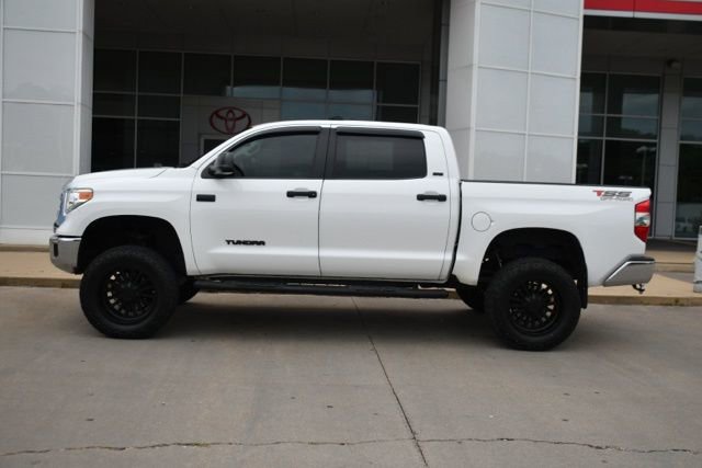 Used 2017 Toyota Tundra SR5 w/ SR5 Upgrade Package AWD/4WD image 2