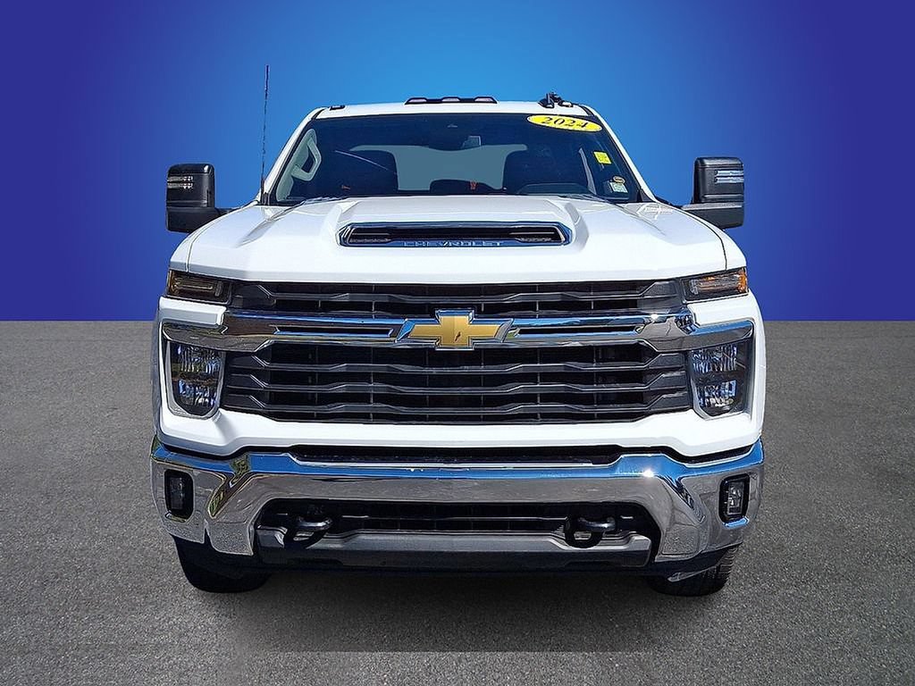 Used 2024 Chevrolet Silverado 3500 LT w/ Convenience Package AWD/4WD image 2