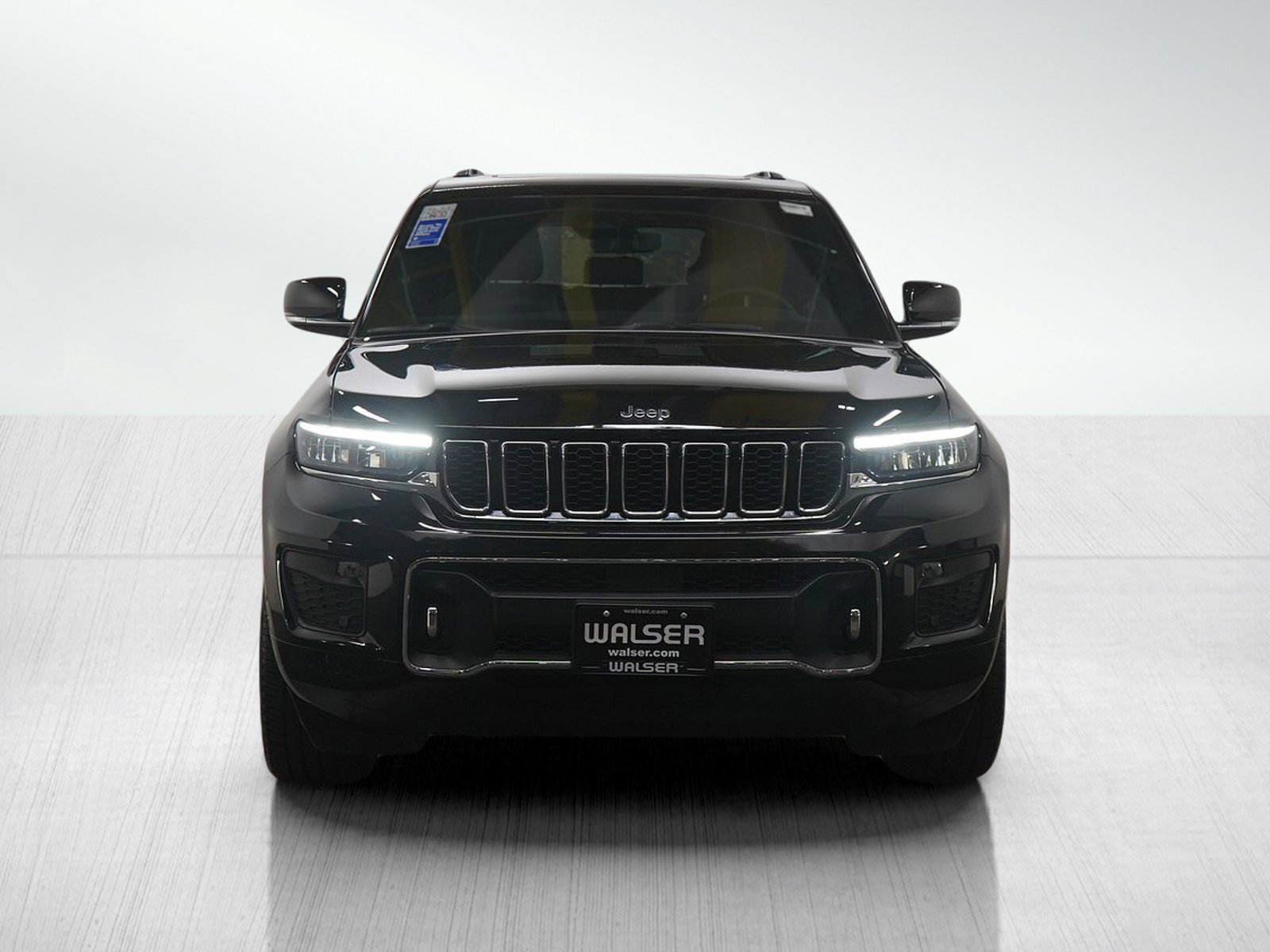 Used 2023 Jeep Grand Cherokee Overland w/ Luxury Tech Group IV image 8