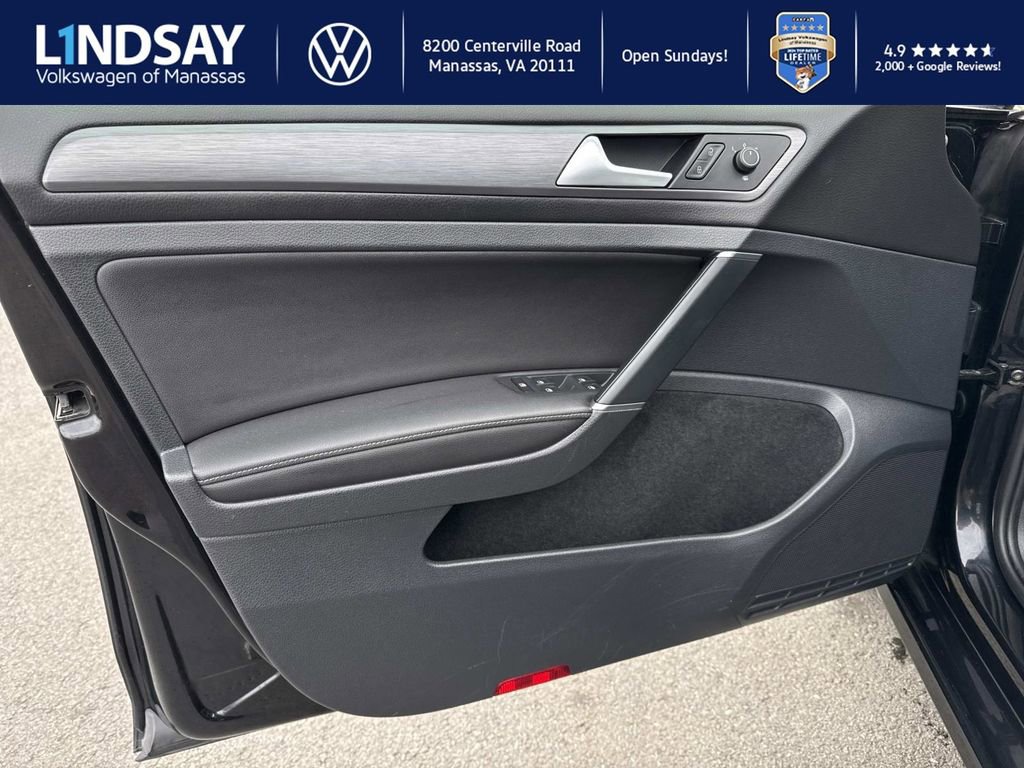 Used 2019 Volkswagen Golf SE image 8