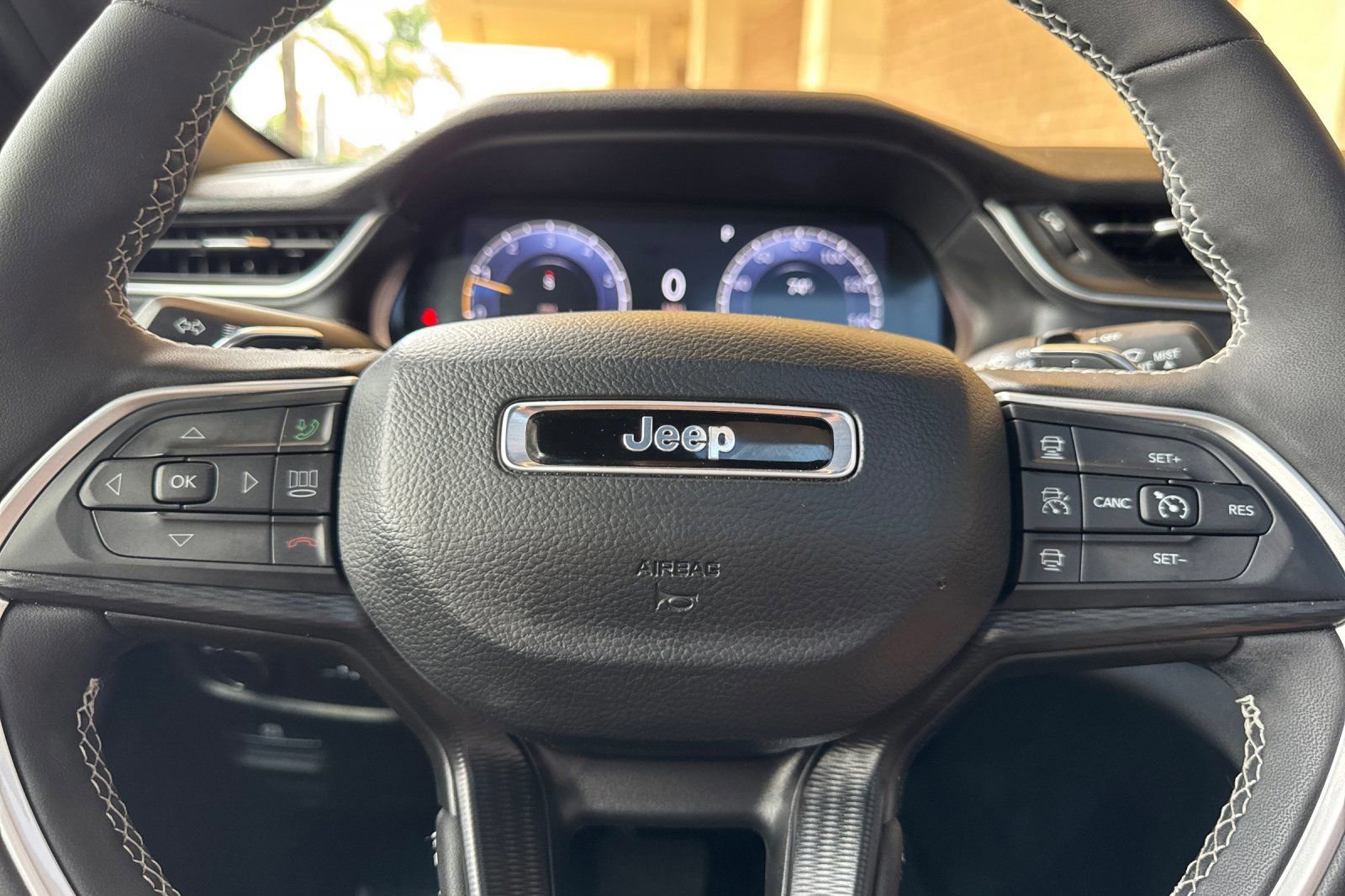 Used 2025 Jeep Grand Cherokee L Altitude AWD/4WD image 25