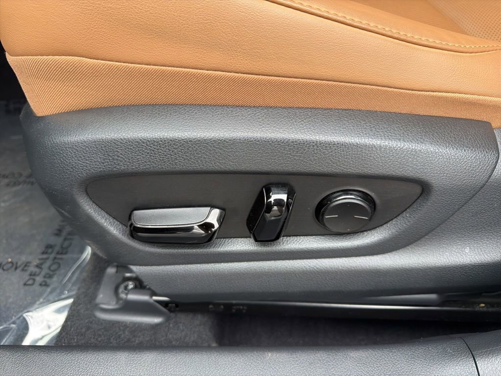 Used 2023 Lexus UX 250h AWD w/ Premium Package image 17