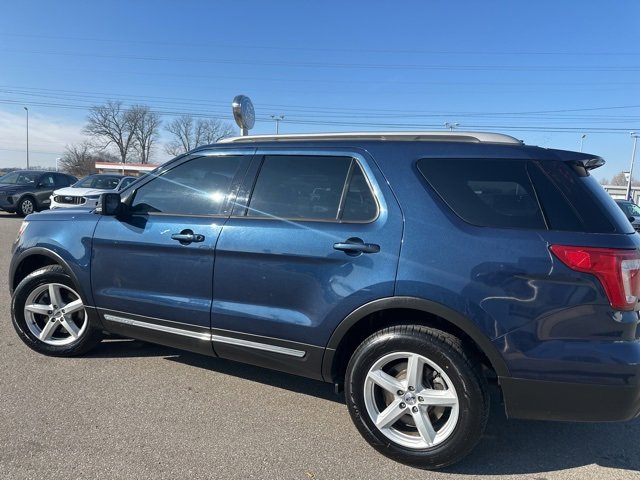 Used 2017 Ford Explorer XLT image 19