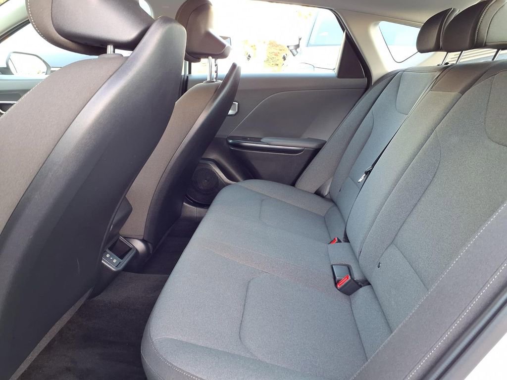 Used 2025 Kia K4 LXS image 11