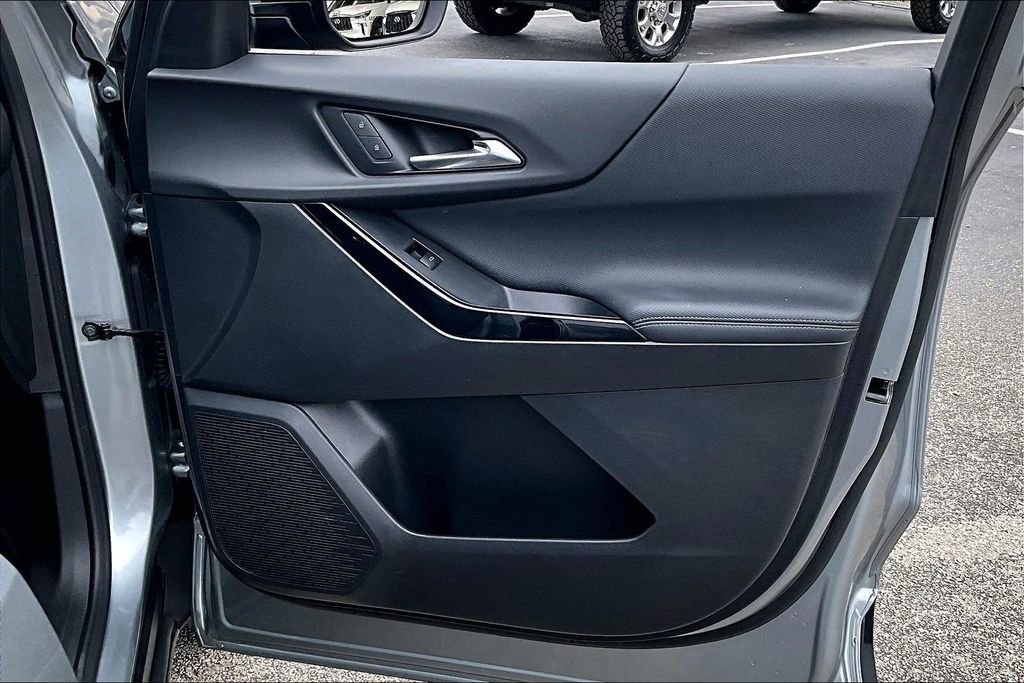 Used 2025 Chevrolet Equinox LT image 23