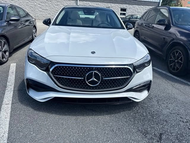Used 2024 Mercedes-Benz E 350 4MATIC Sedan image 4
