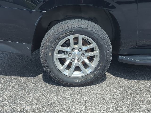 Used 2022 Chevrolet Suburban LT AWD/4WD image 35