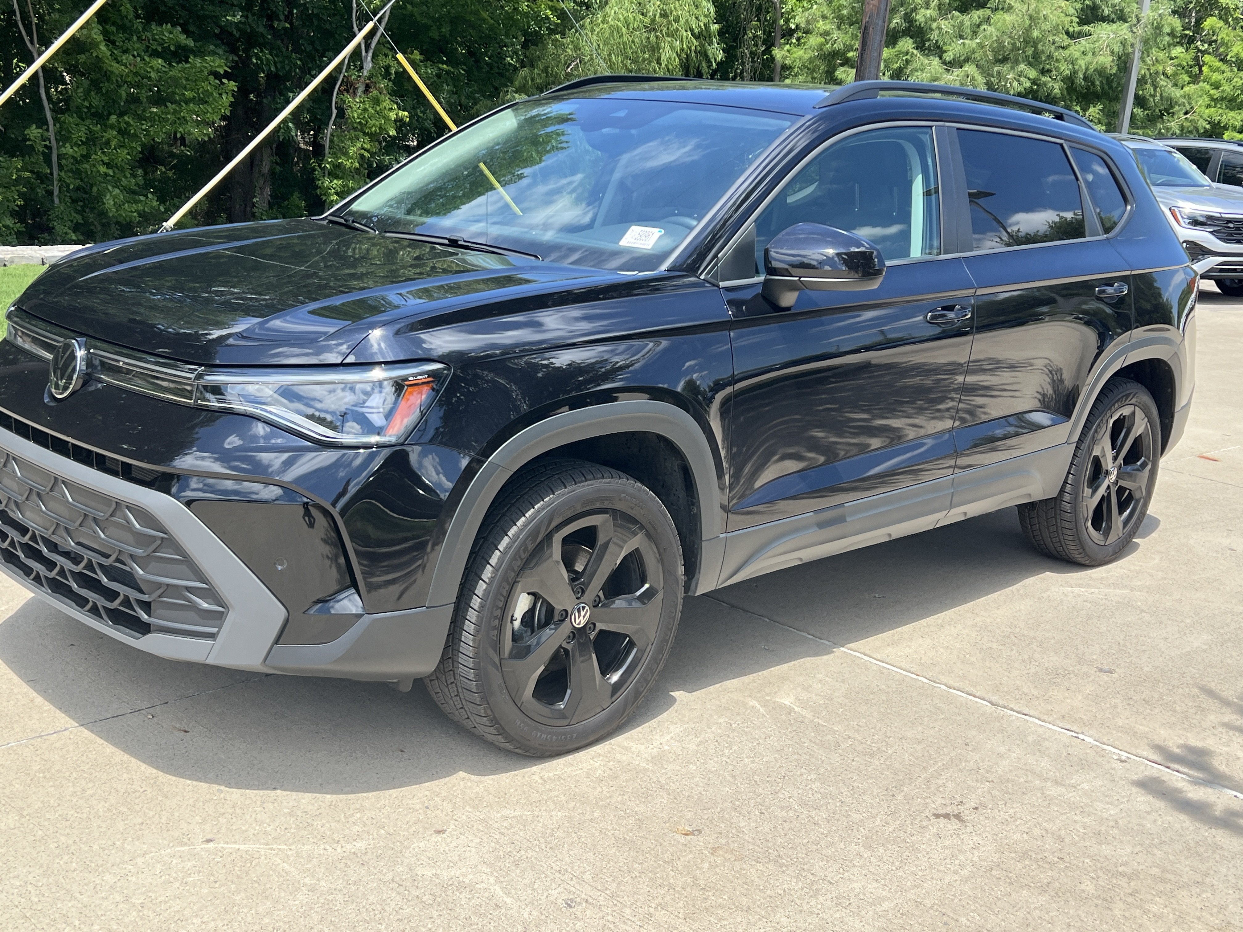 Certified 2025 Volkswagen Taos SE AWD/4WD image 5