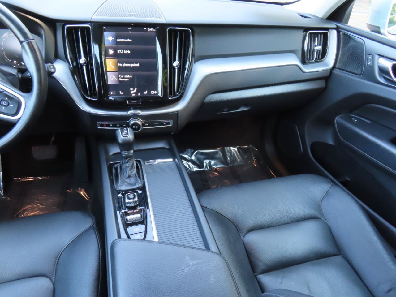 Used 2019 Volvo XC60 T6 Momentum w/ Multimedia Package AWD/4WD image 12