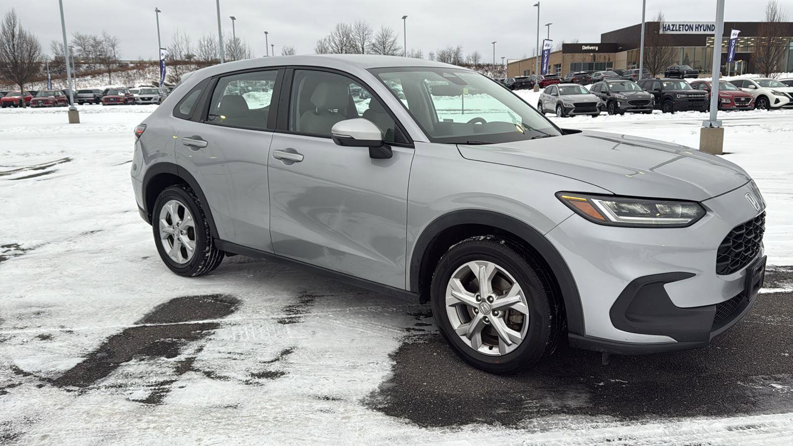 Used 2023 Honda HR-V LX image 2