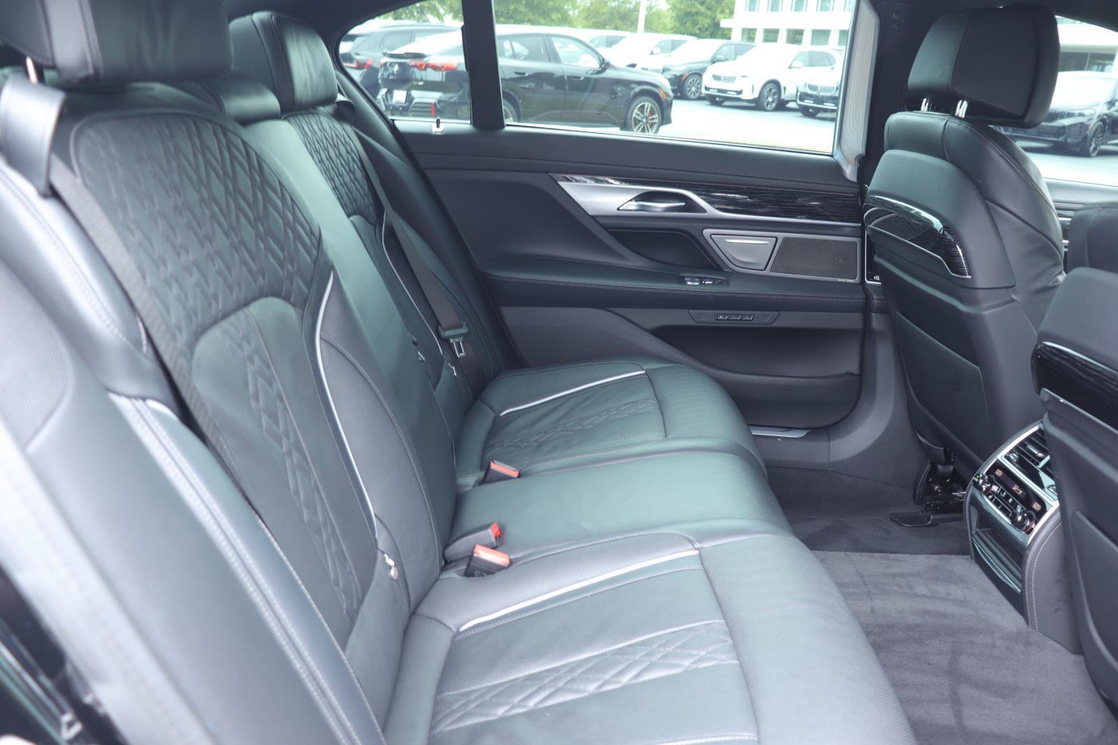 Used 2022 BMW 750Li xDrive AWD/4WD image 18