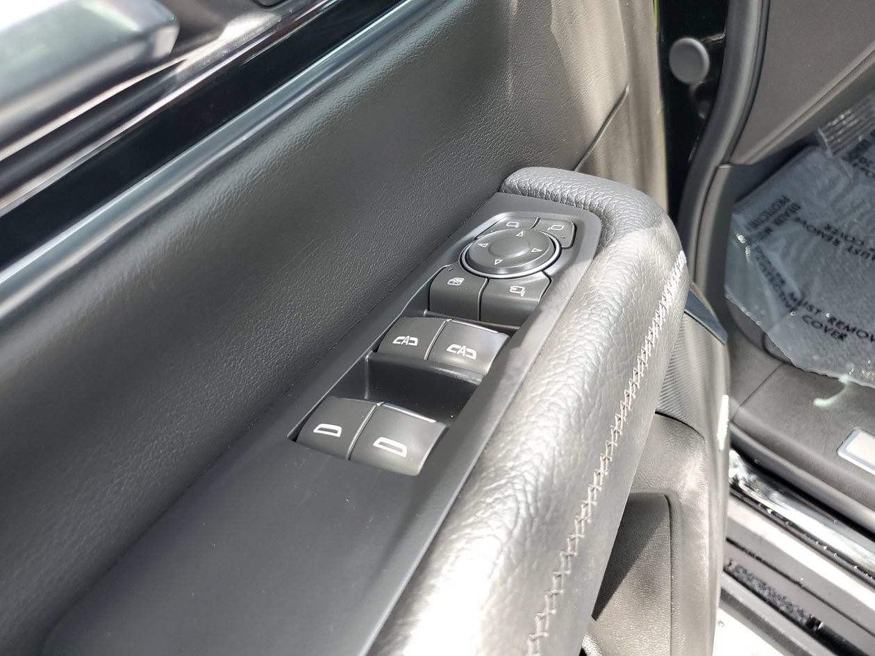 Used 2026 GMC Yukon Denali w/ Sun & Power Step Package AWD/4WD image 17