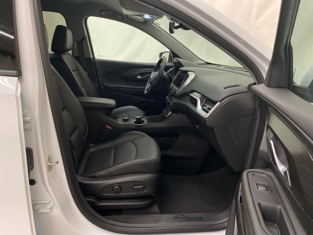 Used 2024 GMC Terrain SLT image 15