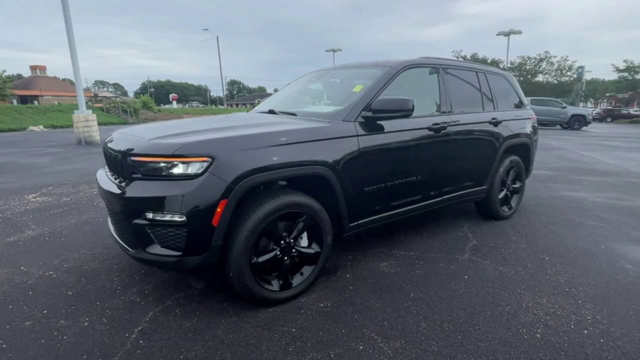 Used 2023 Jeep Grand Cherokee Limited w/ Black Appearance Package RWD image 4