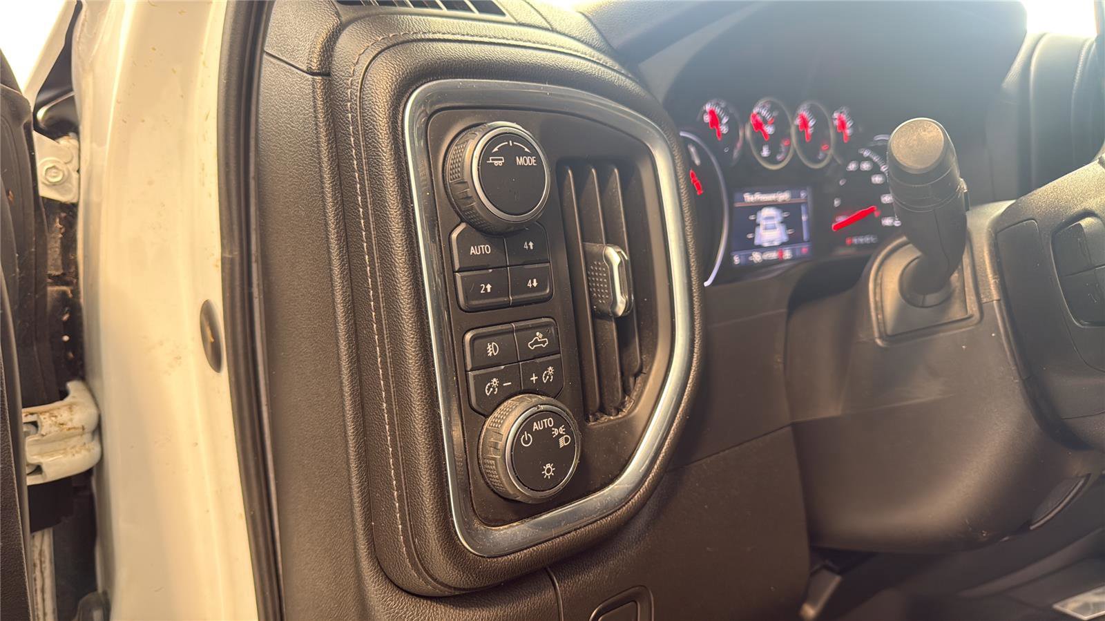 Used 2021 Chevrolet Silverado 1500 LT Trail Boss w/ Convenience Package II AWD/4WD image 24