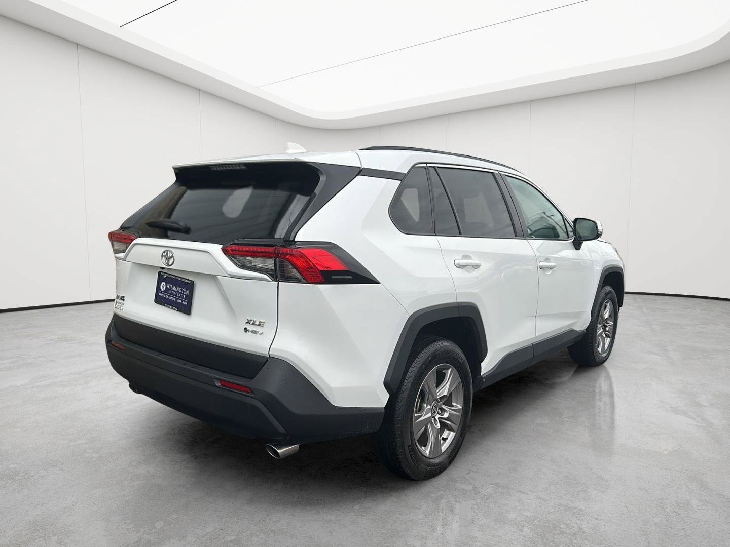 Used 2025 Toyota RAV4 XLE AWD/4WD image 3