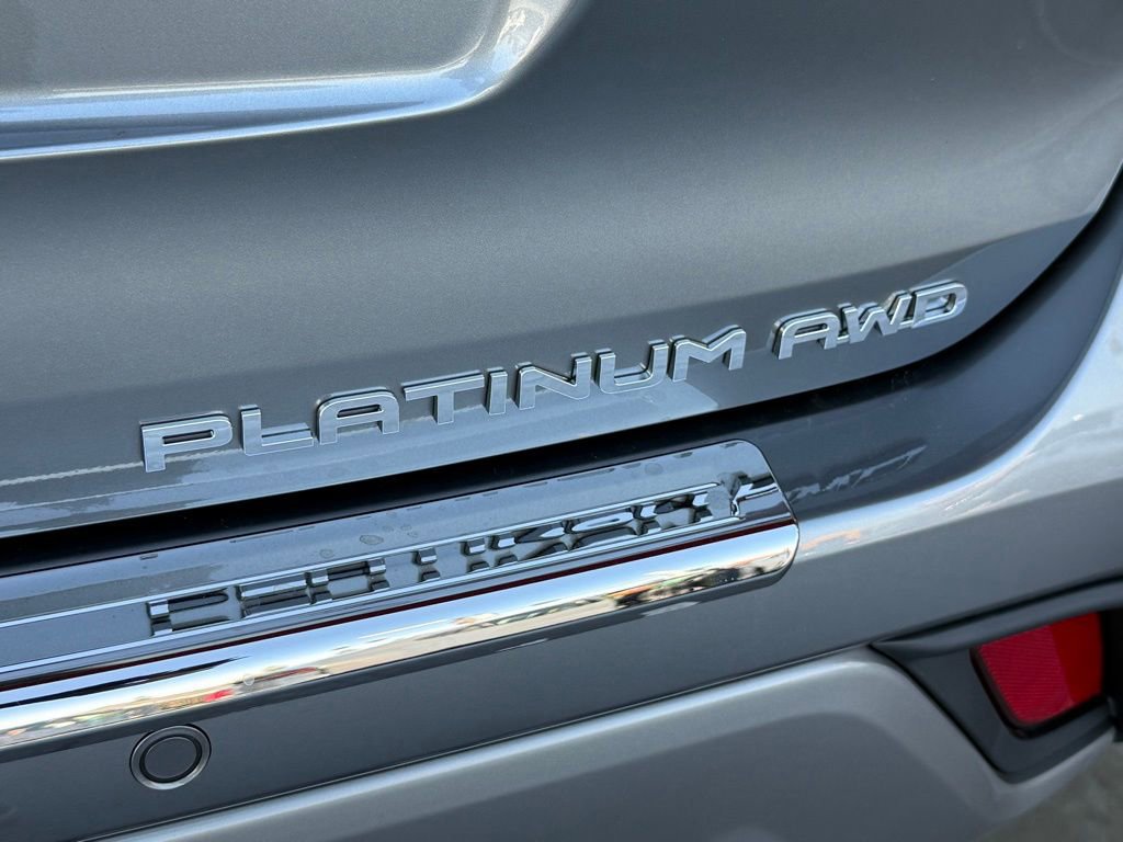 New 2026 Toyota Highlander Platinum image 12
