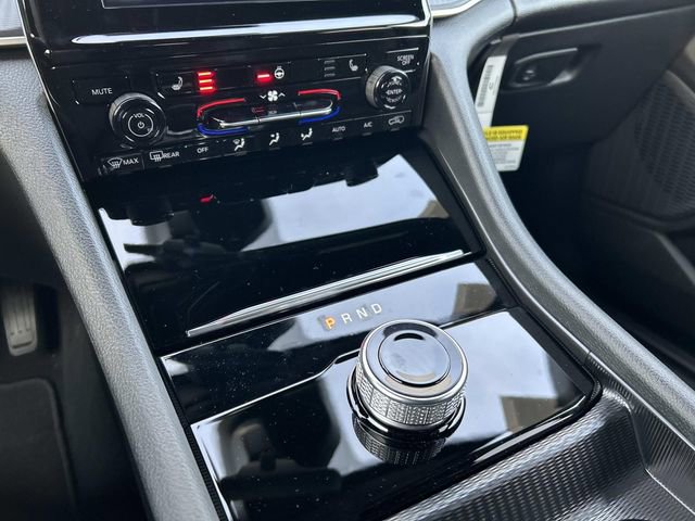 New 2025 Jeep Grand Cherokee Laredo image 12