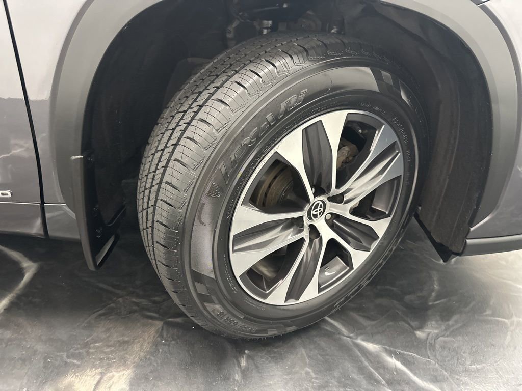 Used 2021 Toyota Highlander XLE image 36