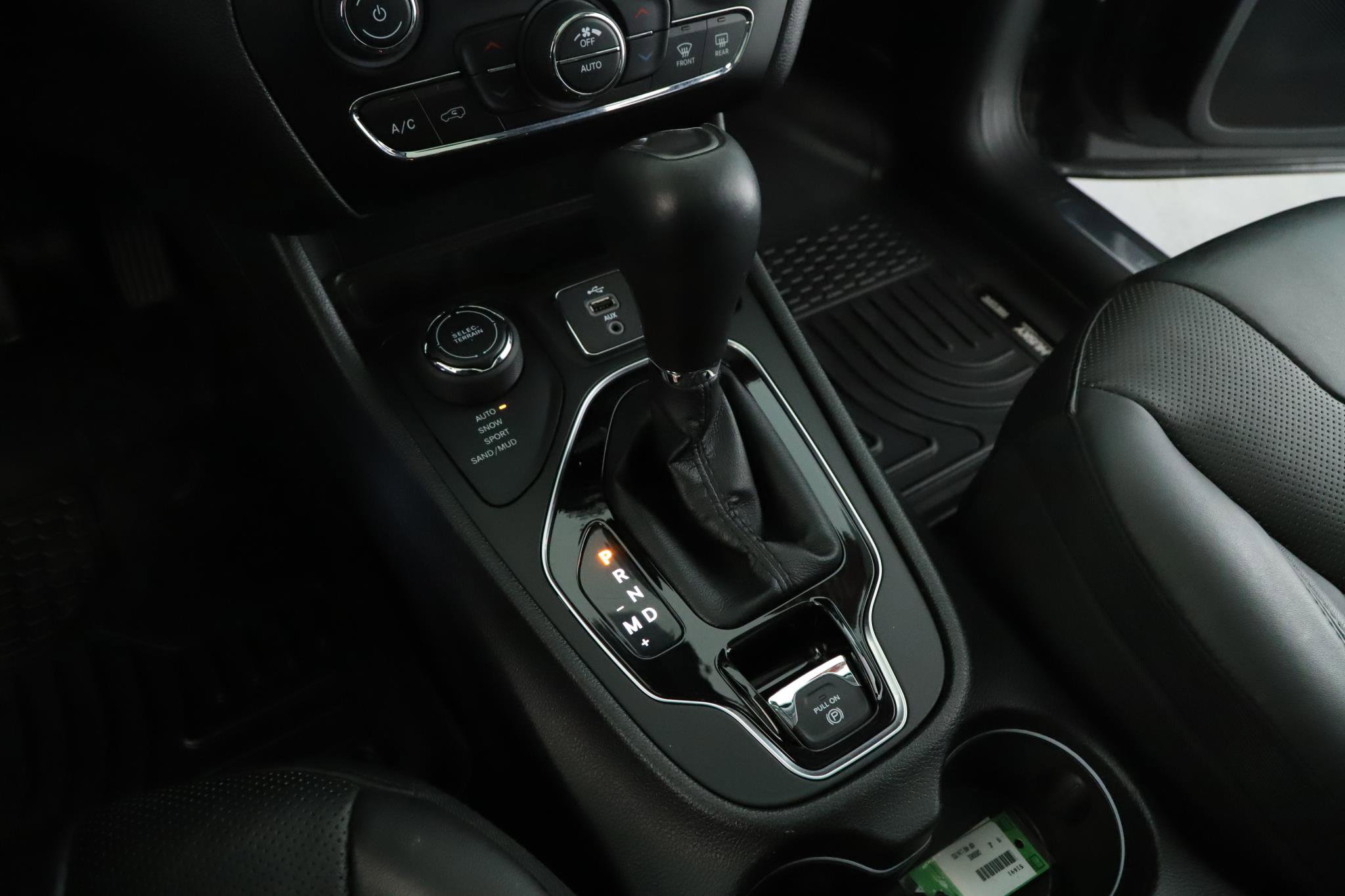 Used 2019 Jeep Cherokee Limited w/ Luxury Group image 17