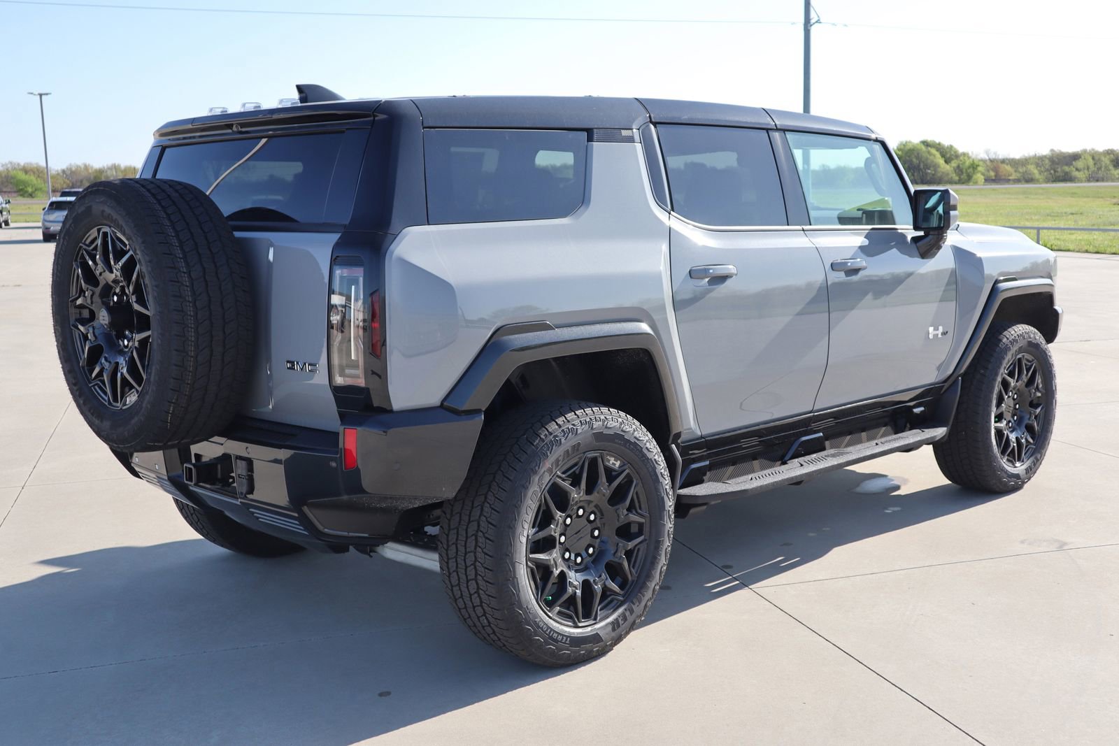 New 2025 GMC Hummer EV 2X image 4
