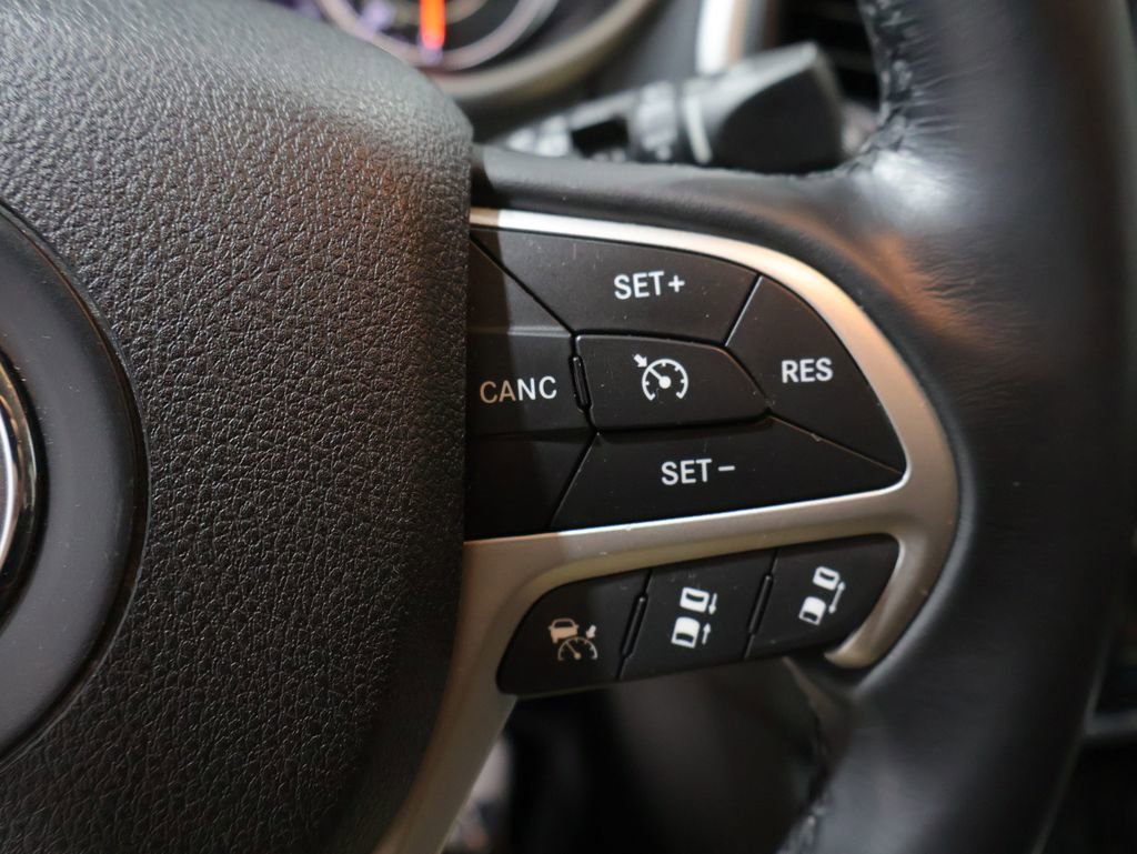 Used 2016 Jeep Cherokee Trailhawk w/ Comfort/Convenience Group image 36