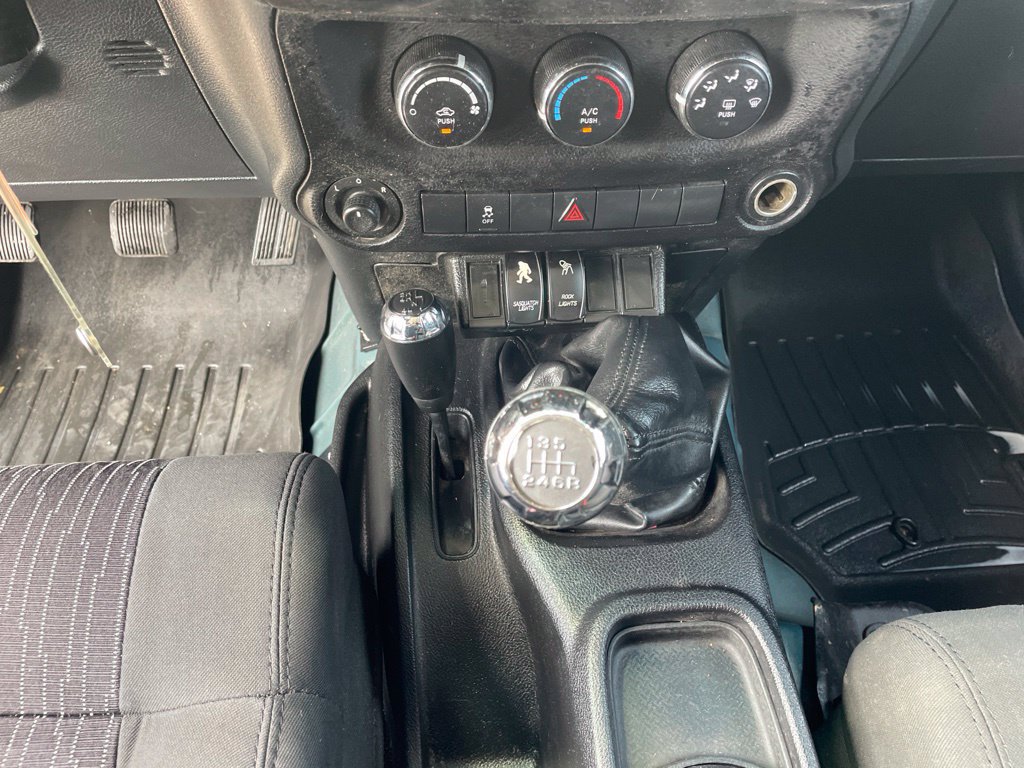 Used 2012 Jeep Wrangler Unlimited Sport AWD/4WD image 12