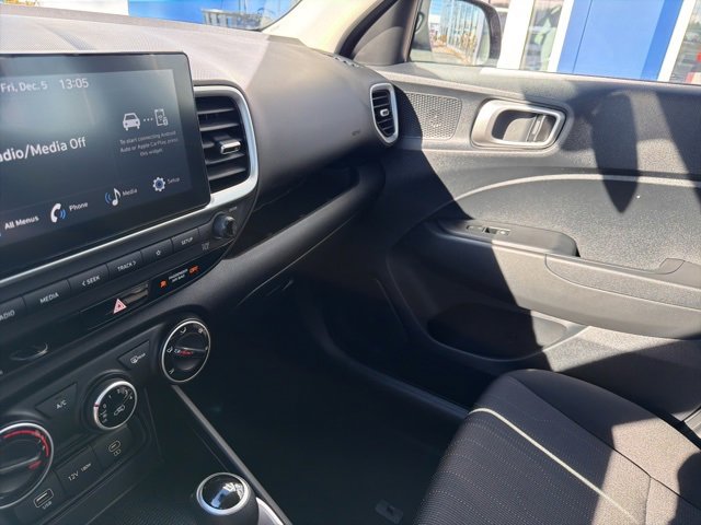 Certified 2025 Hyundai Venue SE image 29