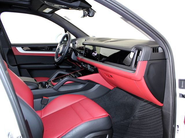 Certified 2025 Porsche Cayenne image 29