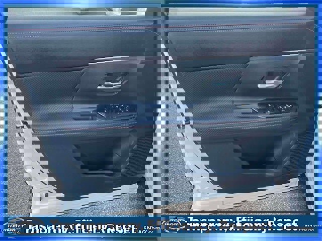 Certified 2025 Nissan Kicks SR image 17