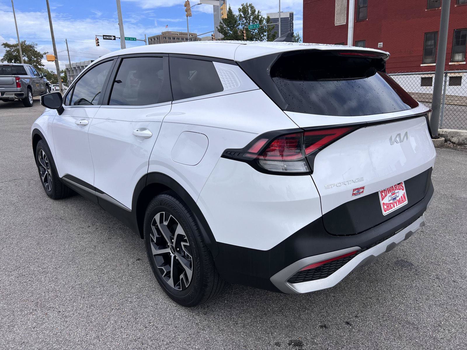 Used 2023 Kia Sportage EX FWD image 5