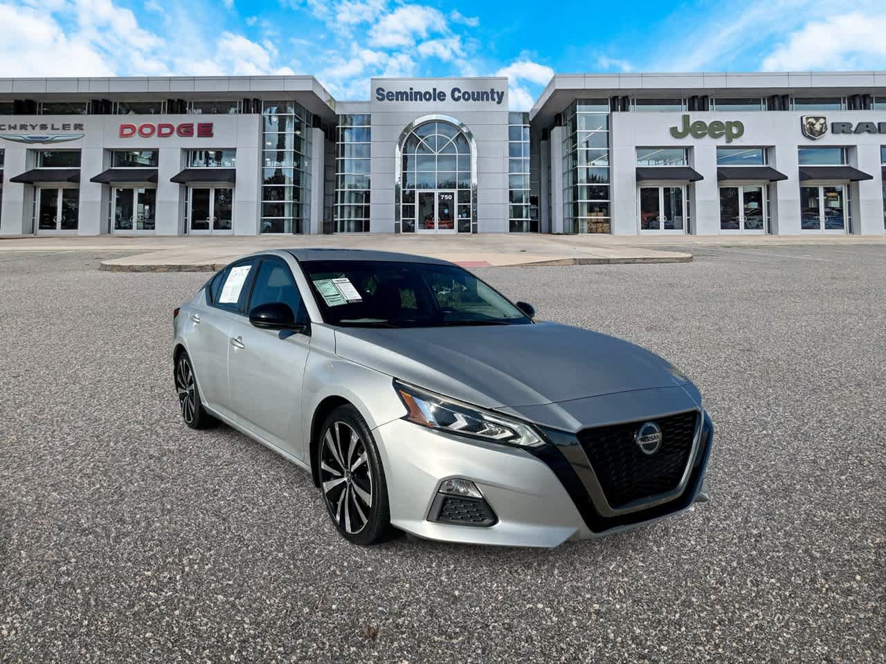 Used 2020 Nissan Altima 2.5 SR w/ Premium Package FWD image 2