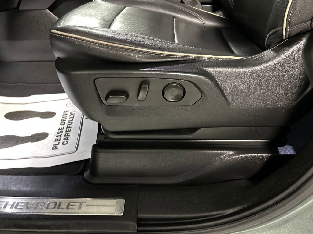 Used 2023 Chevrolet Suburban Premier image 13