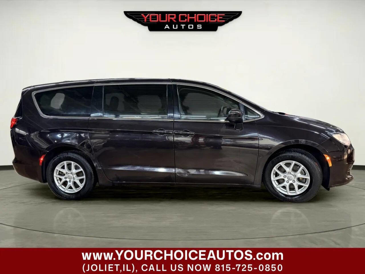 Used 2017 Chrysler Pacifica Touring FWD image 8