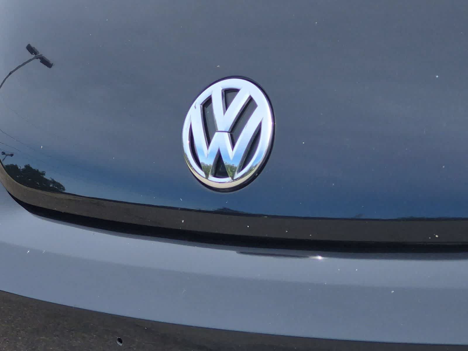 Used 2019 Volkswagen Beetle 2.0T SE FWD image 13