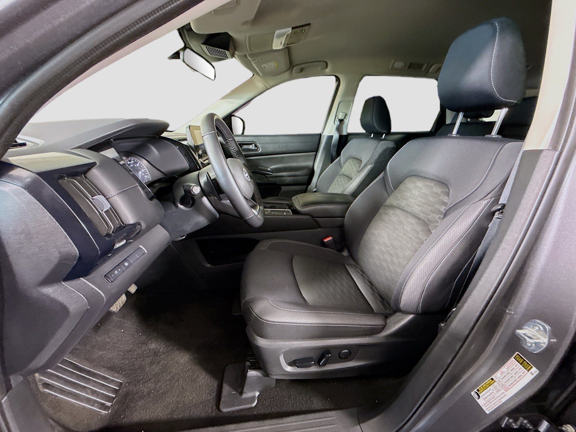 Used 2024 Nissan Pathfinder SV FWD image 22