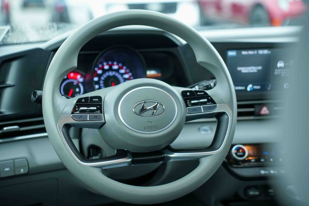 Used 2022 Hyundai Elantra SEL image 23