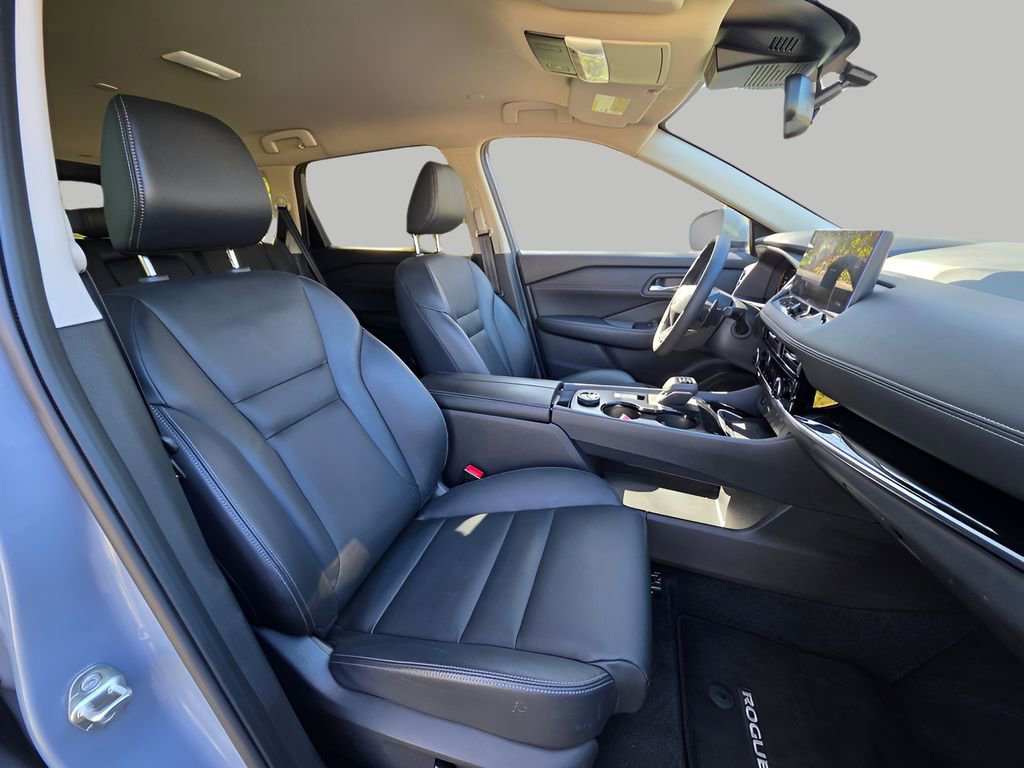 Used 2025 Nissan Rogue SL AWD/4WD image 13