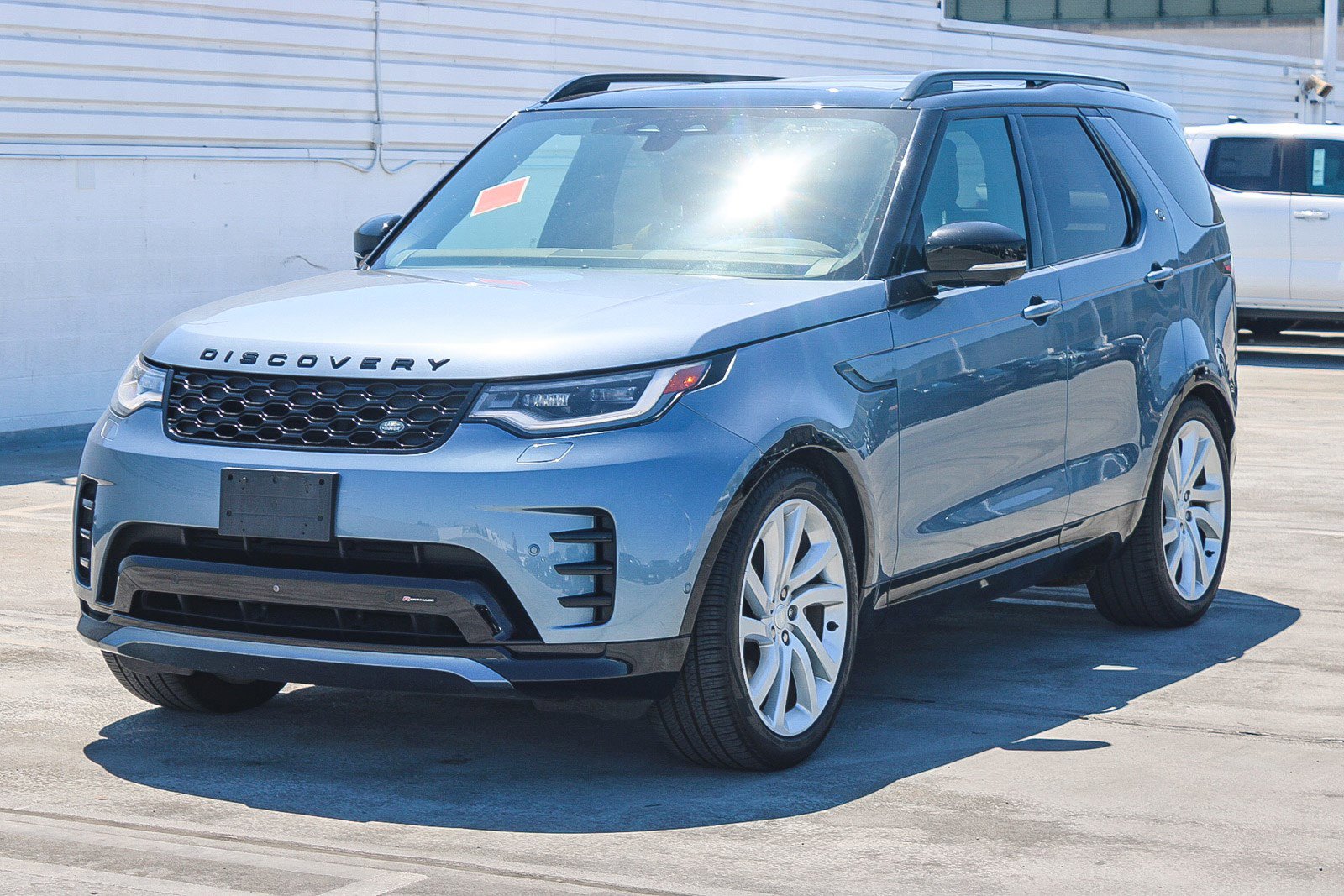 Used 2023 Land Rover Discovery S R-Dynamic image 5