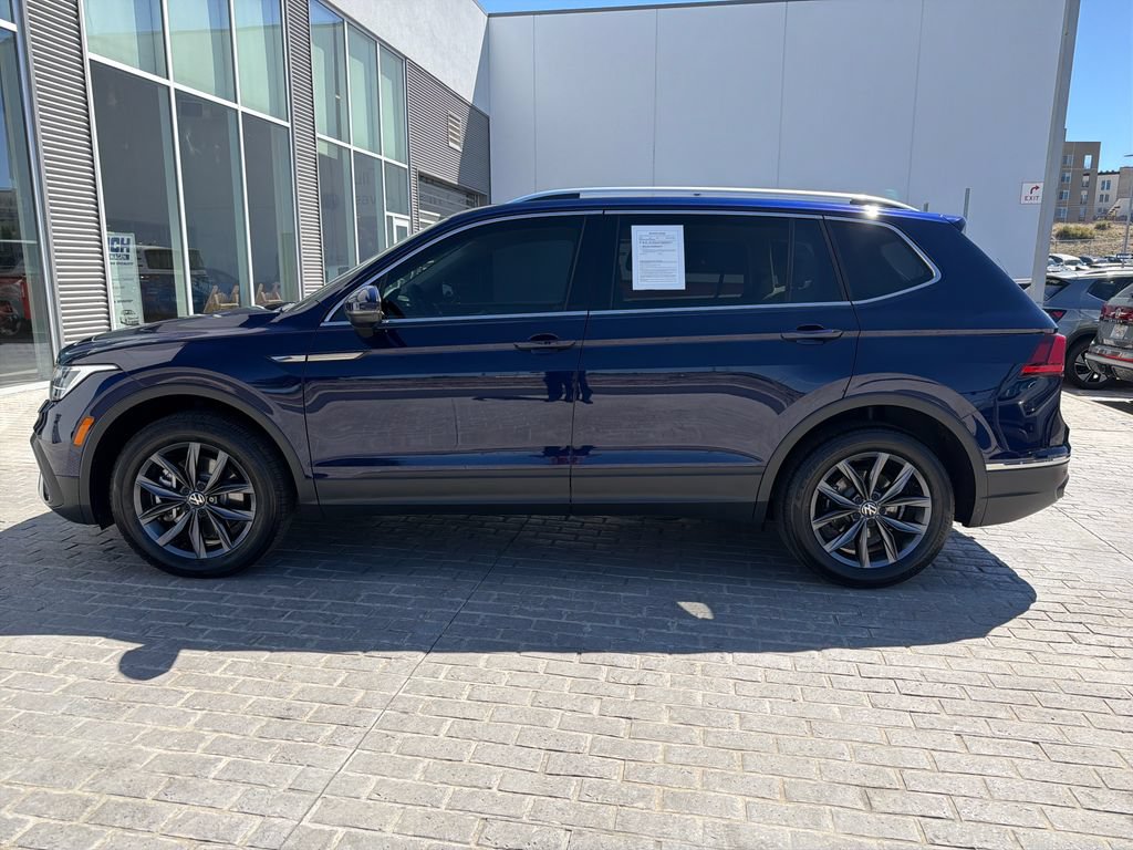 Certified 2023 Volkswagen Tiguan SE w/ Panoramic Sunroof Package AWD/4WD image 3
